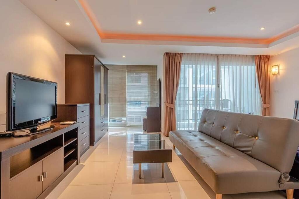 Avenue Residence C5 Pattaya Exterior photo